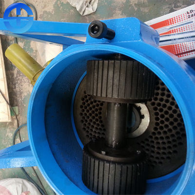 Plc는 3 단계 표준 200 kg/H 300 kg/H 플래트 다이 펠릿 밀을 제어합니다