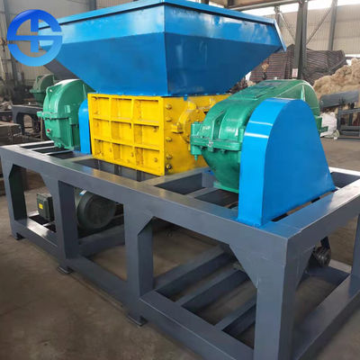 1500년 Kg/H 스크랩 두배 샤프트 문서 분쇄기 기계 3000*1300*1850mm